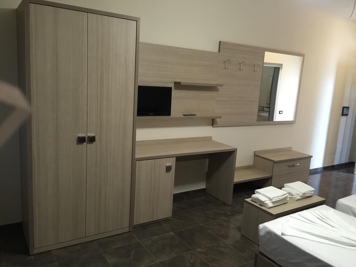 Herges Hotel Durres Exterior photo