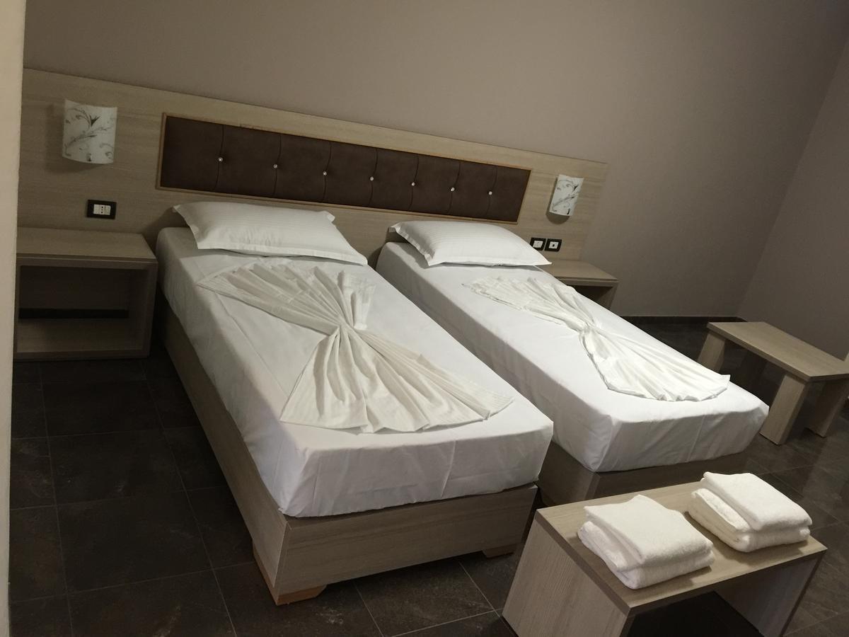 Herges Hotel Durres Exterior photo