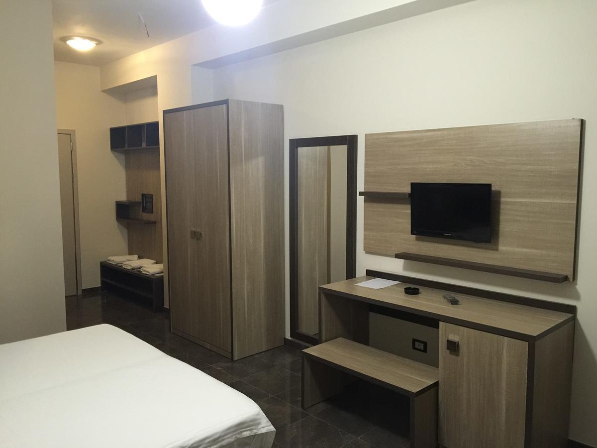 Herges Hotel Durres Exterior photo
