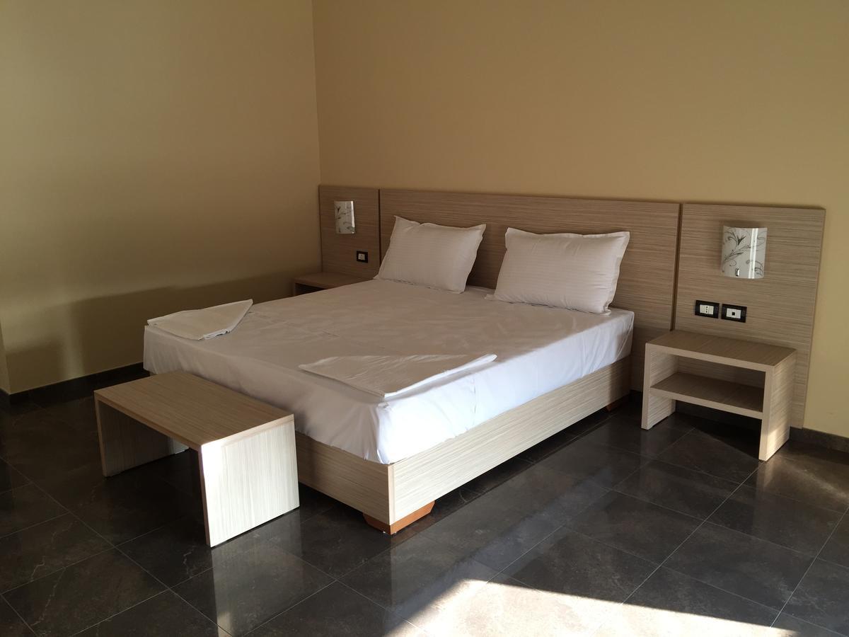 Herges Hotel Durres Exterior photo