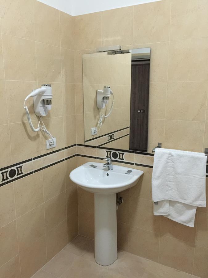 Herges Hotel Durres Exterior photo
