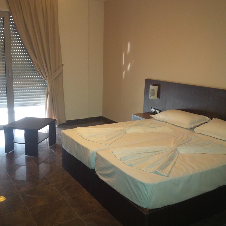 Herges Hotel Durres Exterior photo