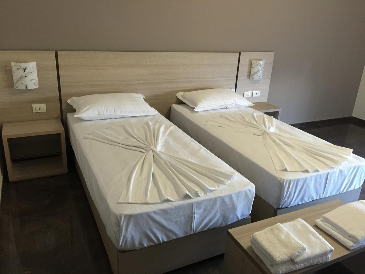 Herges Hotel Durres Exterior photo