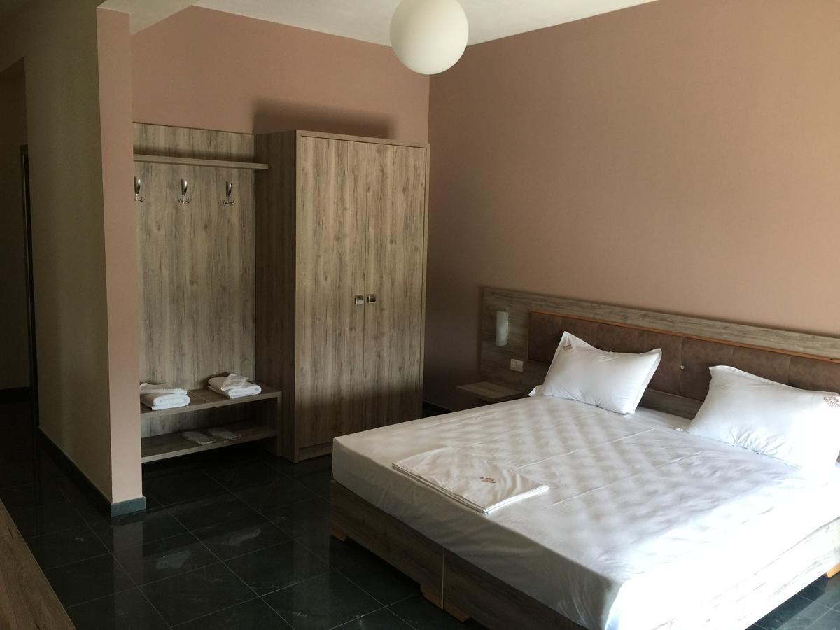 Herges Hotel Durres Exterior photo